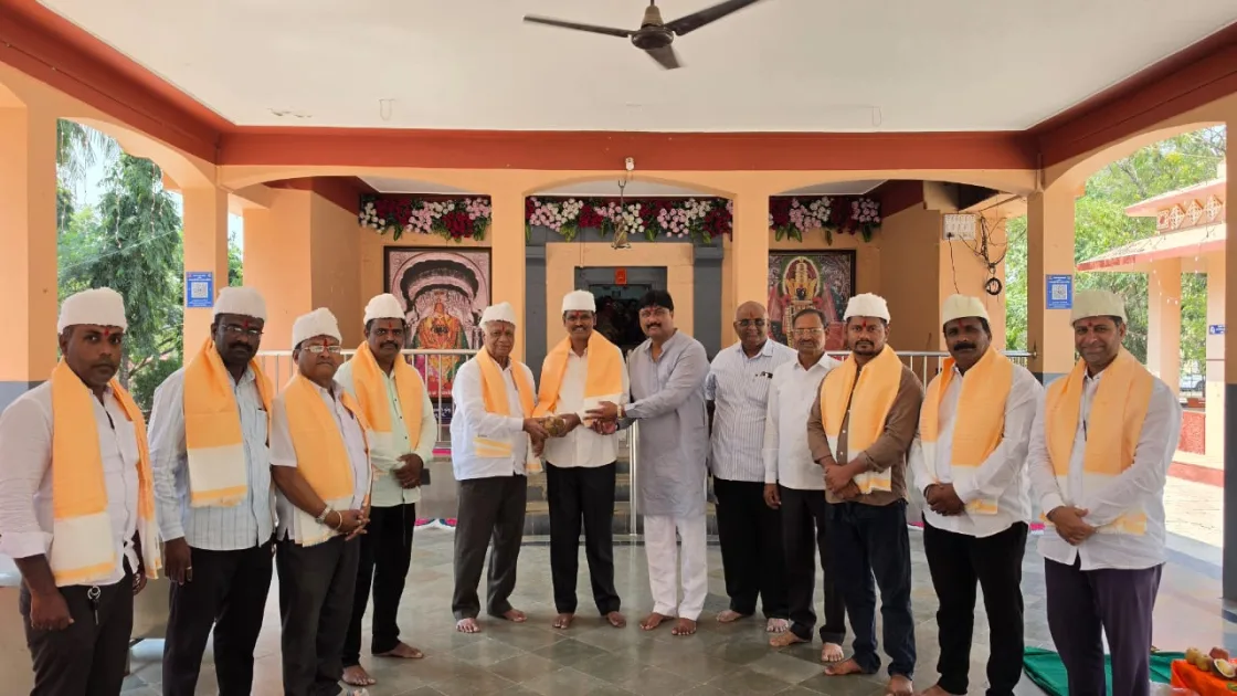 फलटणचे ग्रामदैवत माळजाई मंदिरात पत्रकार बांधवांच्या हस्ते महाआरती, (पत्रकारांचा शाल व श्रीफळ देऊन सन्मान)