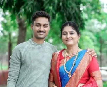 मातृभक्त चैतन्य शिंदे यांचे आपल्या मात्र देवता प्राध्यापक डॉ .सौ. वैशाली शिंदे यांचे प्रति  आदरयुक्त गौरवगाण .
