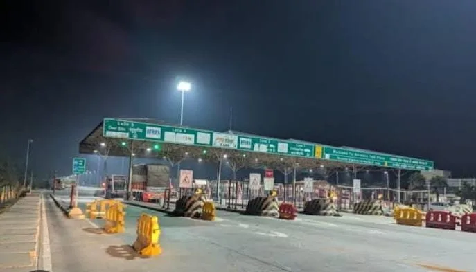 फलटण परिसरातीलतील 60 किलोमीटर अंतरावरील सर्व टोल नाक्यावर फलटणकरांसाठी विशेष सवलत द्या. ॲड. कांचन कन्नोजा खरात