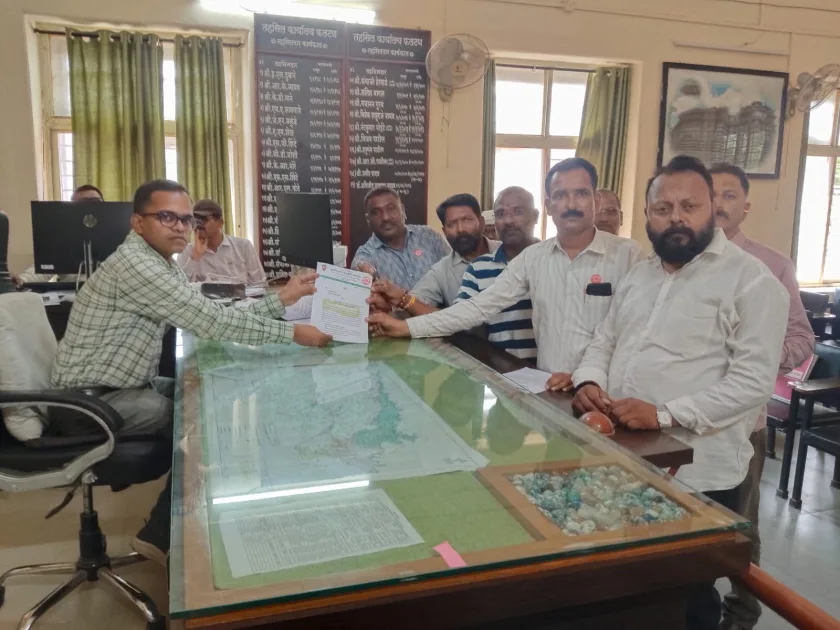 स्वाभिमानी शेतकरी संघटना शेतकऱ्यांसाठी आक्रमक. सरसकट पंचनामे करा दुष्काळ जाहीर होऊन पण दिलासा नाही.